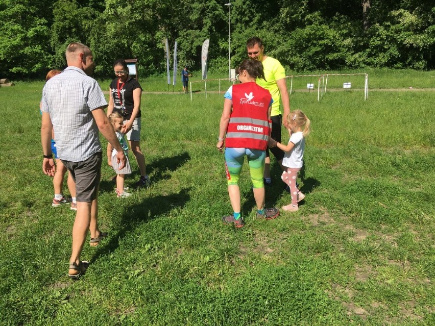 KidsRun w Karczmie Borowej. Kilkadziesiąt dzieci wzięło udział w biegu [ZDJĘCIA]