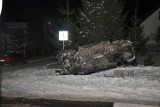 Wypadek Gołdap. Pijany kierowca uderzył audi w znak drogowy i wjechał w ogrodzenie