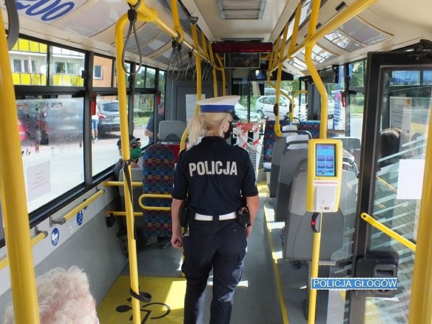 Głogów: Uwaga! Policyjne kontrole w autobusach miejskich. Za brak maseczki pasażer może zapłacić nawet 5 tysięcy złotych