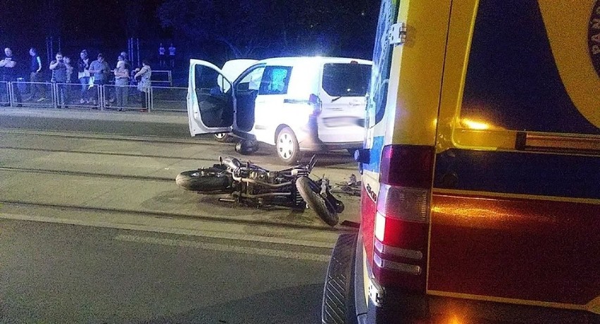 GORZÓW WLKP. Poważny wypadek motocyklisty w Gorzowie. Kobieta jadąca fordem zajechała mu drogę. Do wypadku doszło na ul. Warszawskiej 