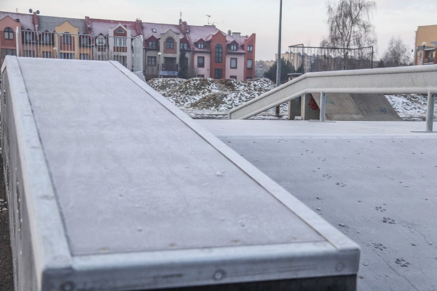 Skatepark w Sieradzu został odnowiony za 120 tys. złotych. Przybyły nowe urządzenia (zdjęcia)