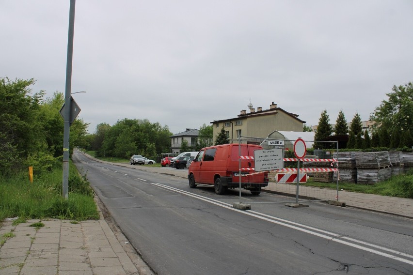 Zmiany w ruchu samochodów na ulicy Szklanej w Radomiu. Rozpoczęła się wymiana sieci kanalizacyjnej i deszczowej