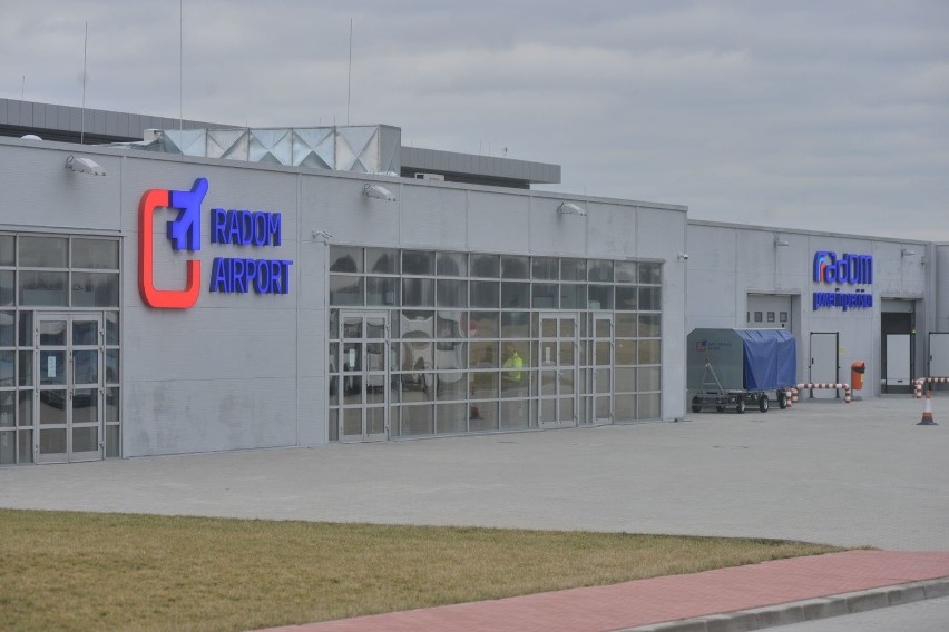 Czesi odlecieli z Sadkowa po raz ostatni. Czy i kto będzie latał z lotniska w Radomiu?