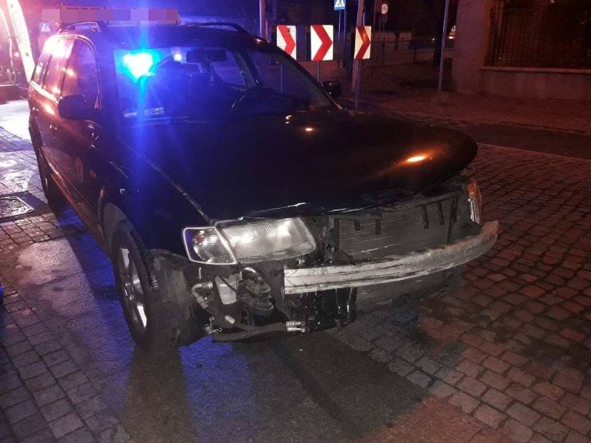 Zderzenie renault z taksówką na skrzyżowaniu ul. Wyszyńskiego - Brzeska we Włocławku [zdjęcia]