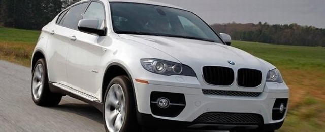 BMW X-6 - taki samochód ukradziono ze strzeżonego parkingu koło poznańskiego lotniska Ławica