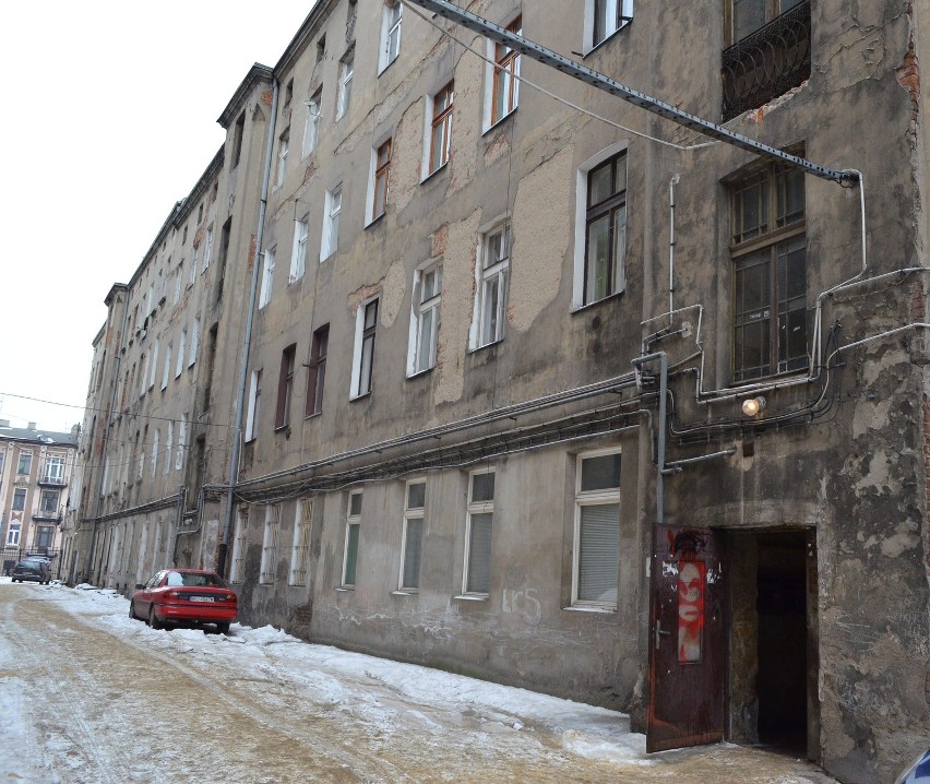 Właściciel kamienicy przy Nowomiejskiej 4 chce pieniędzy od lokatorów i miasta [ZDJĘCIA]
