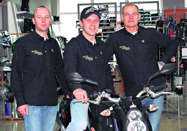 Moto Action Team w komplecie (od lewej): Radosław Jędrzejuk, Marcin Dąbrowski i Wojciech Rencz. Chcą pomagać sobie, ale też innym pasjonatom motocyklowego sportu