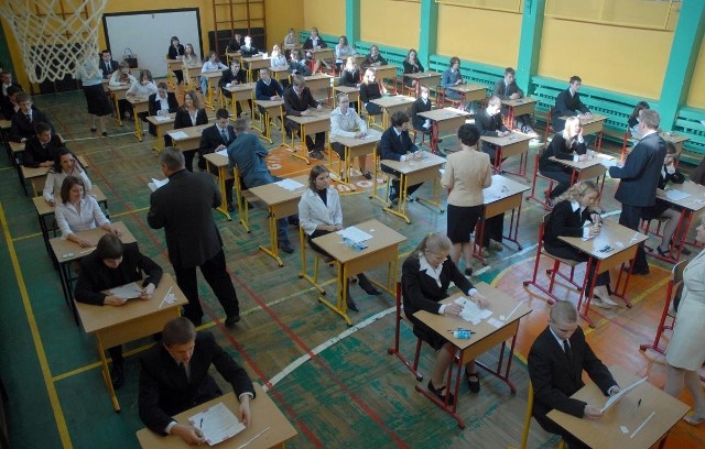 Gimnazjaliści zaczęli pisać egzamin o godzinie 9