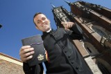 Rapują, blogują i są na Facebooku. Tak wrocławscy księża docierają do wiernych