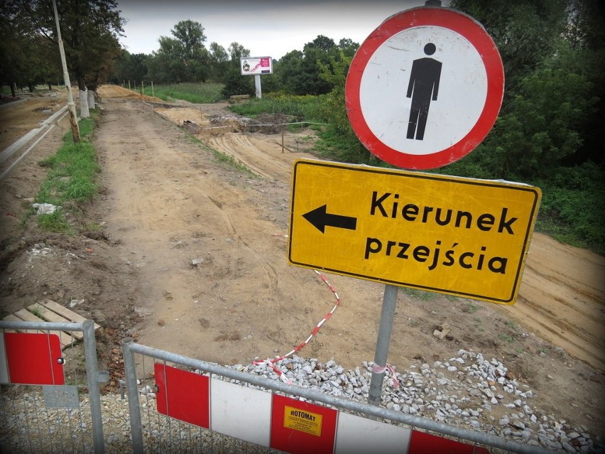 Wrocław: Przedłuża się remont Krzywoustego (ZDJĘCIA)