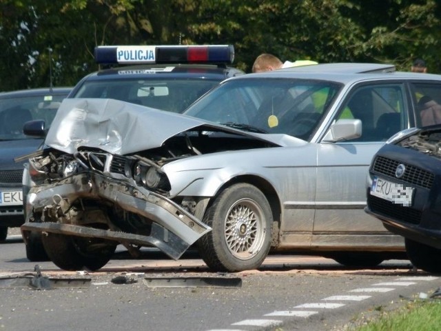 Trzy osoby zostały ranne w piątek rano w wypadku na trasie między Łodzią a Kutnem.