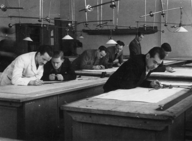 Kreślarnia na Wydziale Budowy Okrętów, 1945