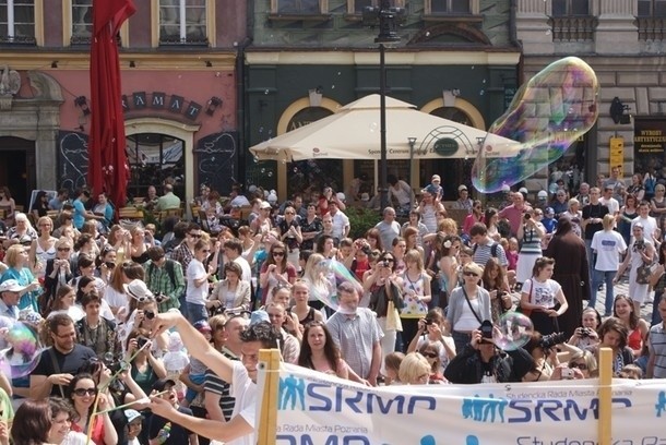 Poznań: Stary Rynek cały w bańkach [GALERIA ZDJĘĆ, FILM]