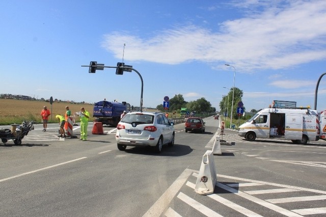 Zdaniem kierowców, to skrzyżowanie łącznika AOW z drogą Wrocław-Długołęka-Warszawa, zostało zaplanowane bez głowy