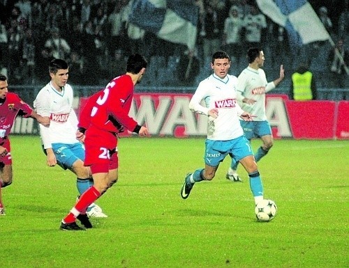 Jakub Wilk (z prawej) swojego pierwszego gola w tym sezonie strzelił Odrze