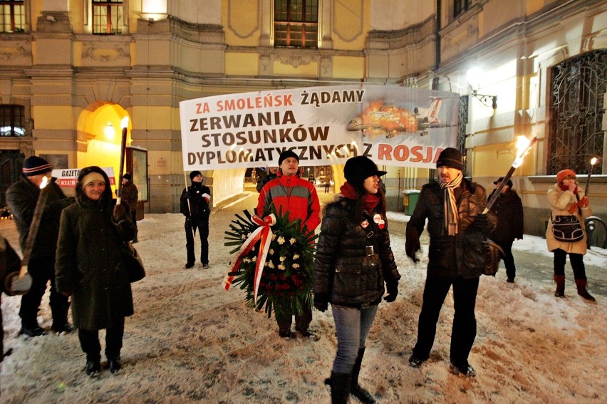Wrocław: Prawicowy marsz z pochodniami. Chcą nowego powstania (ZDJĘCIA)