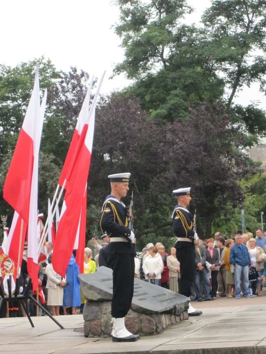 Święto Wojska Polskiego na Pomorzu: Salwy honorowe i składanie kwiatów ZDJĘCIA