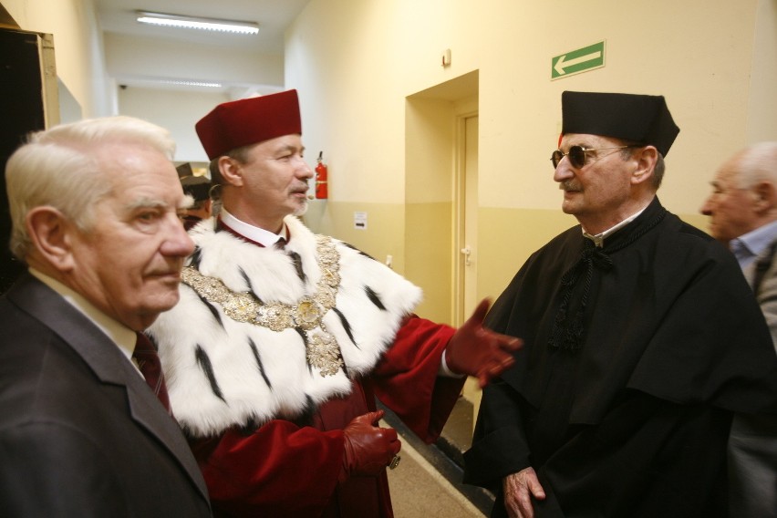 Sławomir Mrożek z doktoratem honoris causa Uniwersytetu...