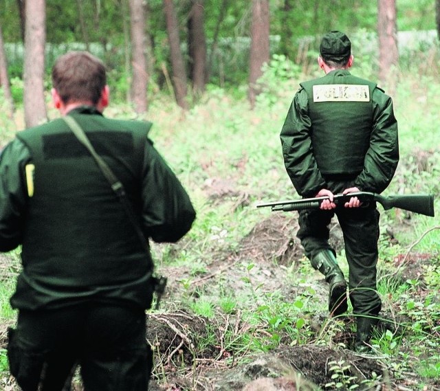 Zmasakrowane i spalone ciało mężczyzny znaleziono w lesie koło Środy Śląskiej