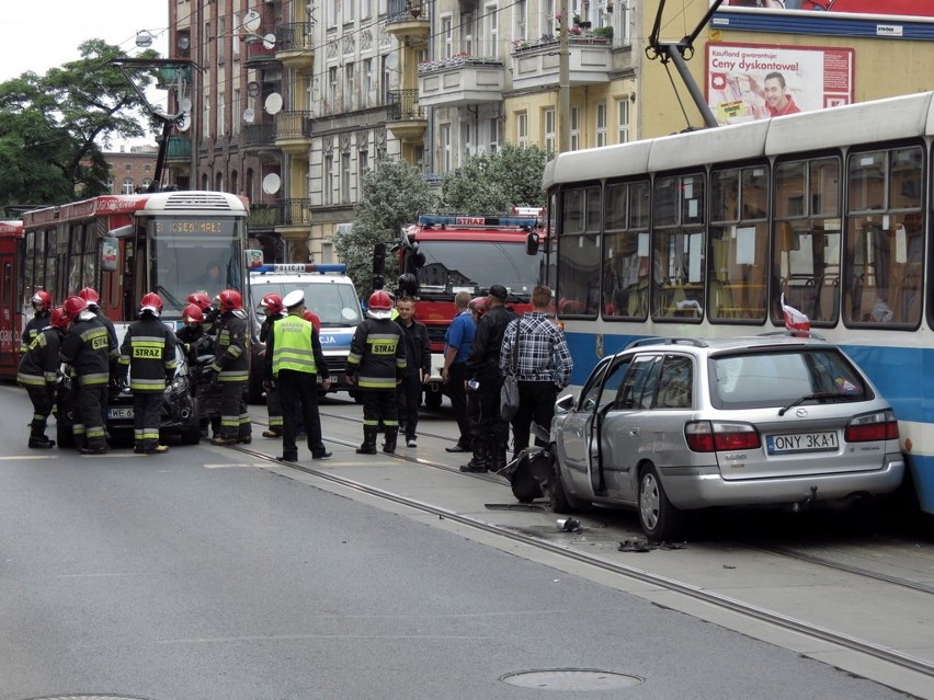 Wrocław: Wypadek na ul. Traugutta (ZDJĘCIA)