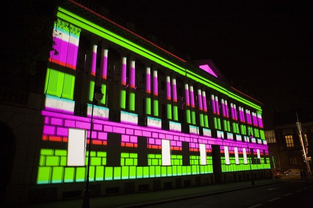 Projekcja na Bibliotece Raczyńskich podczas zeszłorocznej Nocy Muzeów