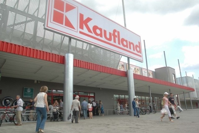 Firma Kaufland złożyła doniesienie na swojego pracownika, podejrzewanego o korupcję.