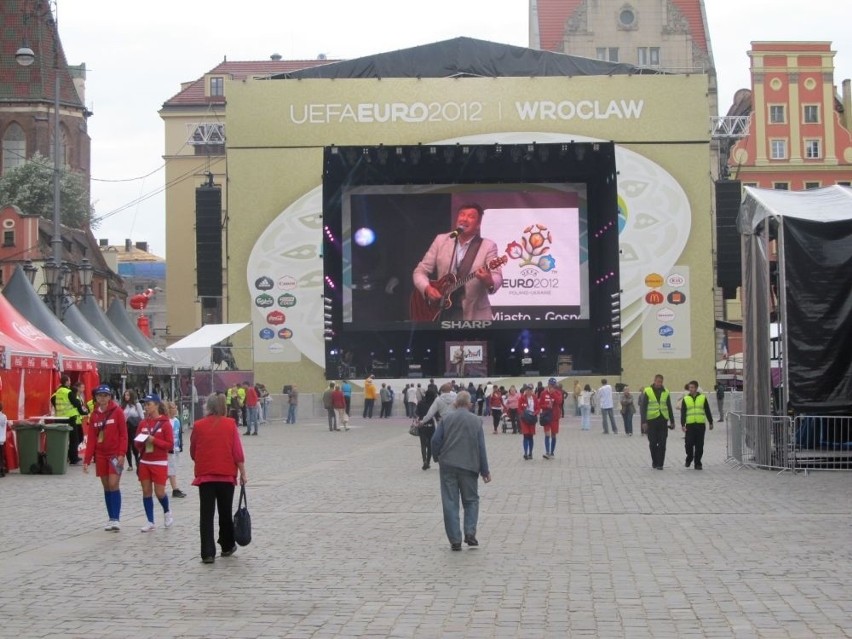 Wrocław: Polskie gwiazdy zagrały w strefie kibica (ZDJĘCIA)