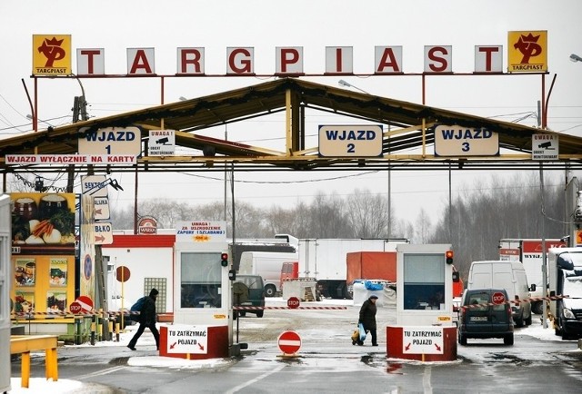 Kupcy ciągle czekają, aż miasto zaproponuje im inne miejsce