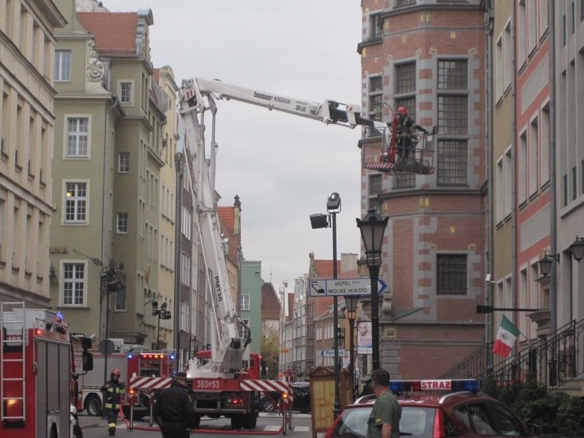 Pożar dachu Wielkiej Zbrojowni w Gdańsku [ZDJĘCIA]