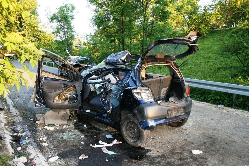 Wypadek pod Olkuszem: śmiertelny rajd nastolatków [ZDJĘCIA]