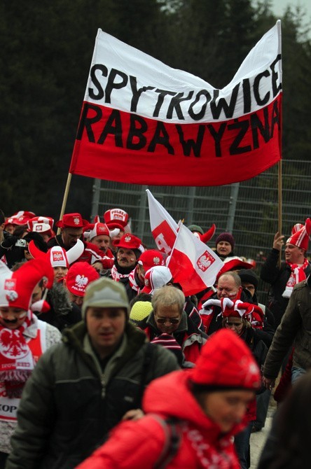 Wzruszający Skok do Celu Małysza na przekór pogodzie [ZDJĘCIA]