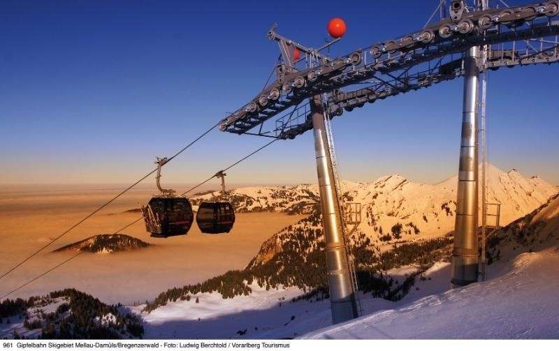 Kolejka na szczyt w ośrodku narciarskim Mellau-Damüls /...