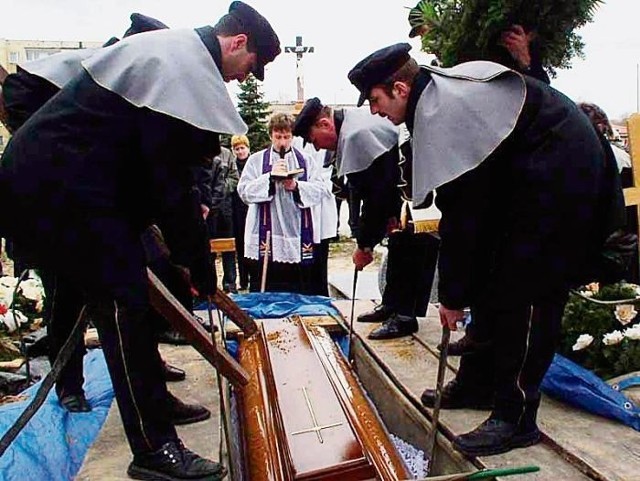 Najwięcej mszy za zmarłych zamawia się przy okazji pogrzebów