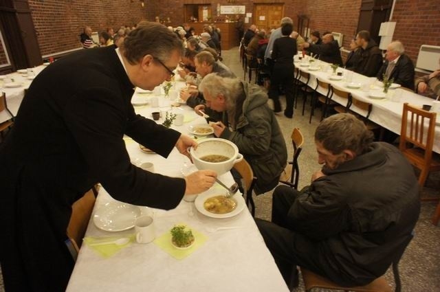 Poznań: Wielkanocne śniadanie w Caritas [ZDJĘCIA FILM] 