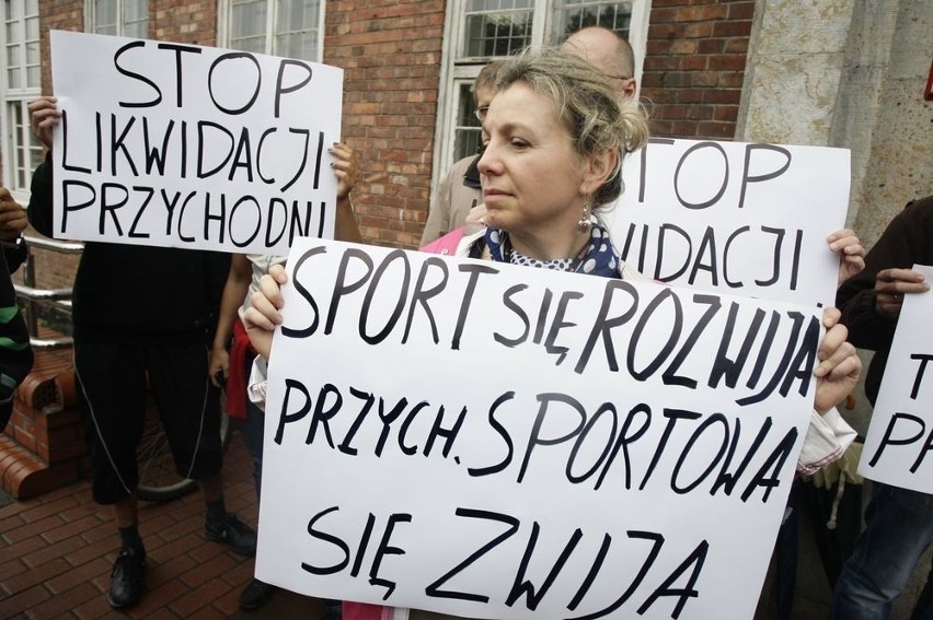 Gdańsk: Pikieta przeciw likwidacji Wojewódzkiej Przychodni Sportowo-Lekarskiej (ZDJĘCIA)