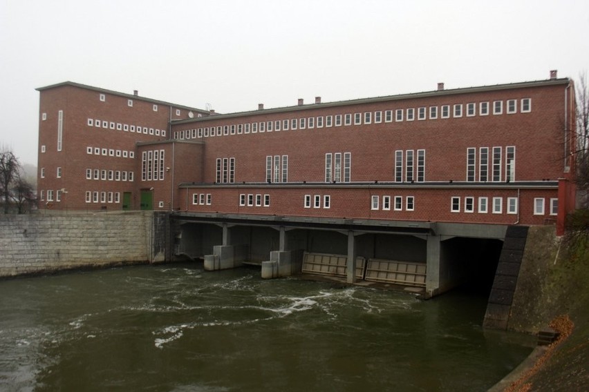 W tym również wyczyszczono ceglaną elewacje Elektrowni...