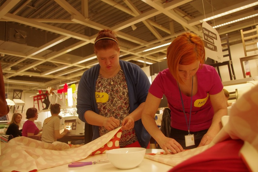 Blogerki szyją jaśki w Ikea Katowice