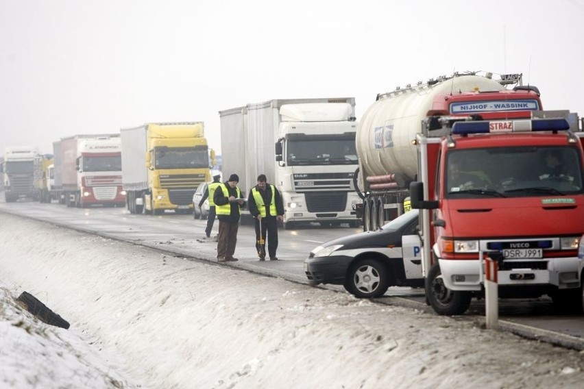 Wrocław: Po wypadku A4 przez 5 godzin była zablokowana (ZDJĘCIA)