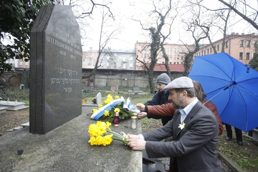 Na cmentarzu żydowskim w Katowicach uczcili 70. rocznicę powstania w warszawskim getcie