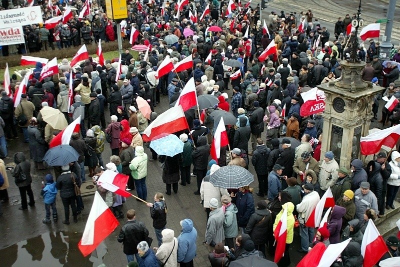 Demonstranci z PiS zablokowali centrum Wrocławia (ZDJĘCIA, FILMY)