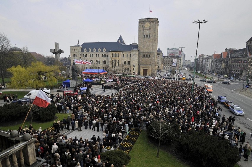 Poznań: Akademicki hołd dla zmarłych. Zdjęcia i film