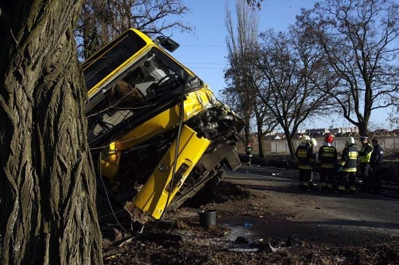 Makabryczny wypadek. Motocyklista spłonął żywcem, 20 osób rannych