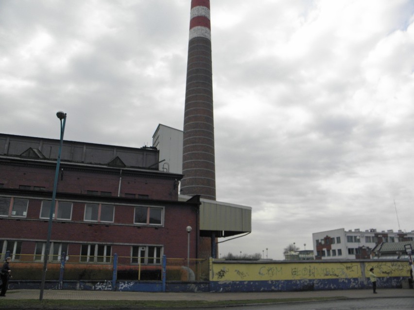 Komin nieczynnej elektrowni to druga wieża w mieście