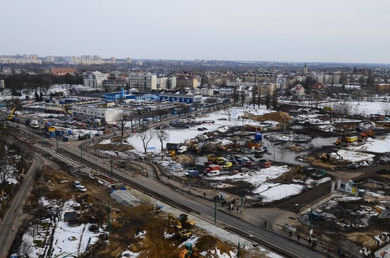 Widok na dworzec główny PKP i budowę Poznań City Center z...