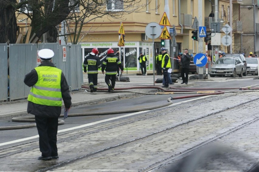 Wrocław: Pożar butli z gazem przy ulicy Dworcowej  (FOTO)