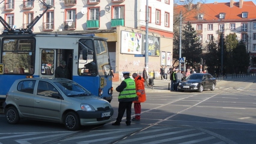 Wrocław: Zderzenie z tramwajem na Kazimierza Wlk. (ZOBACZ)