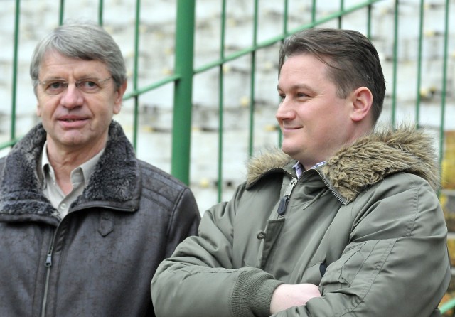 Bartosz Sarnowski (z prawej) i Andrzej Kuchar na poniedziałkowym treningu piłkarzy Lechii