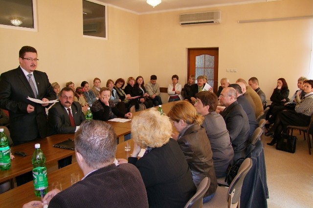 Decyzja o pozostawieniu szkoły w Łękach zapadła podczas spotkania "ostatniej szansy". Rodzice oraz samorządowcy podpisali porozumienie dotyczące przyszłości placówki