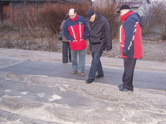 Wiceprezydent Łodzi Radosław Stępień w środę od rana oglądał dziury w jezdniach.