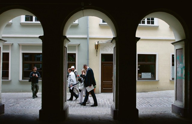 Według prezydenta Pawła Adamowicza brukowane uliczki bardzo dobrze oddają charakter miasta